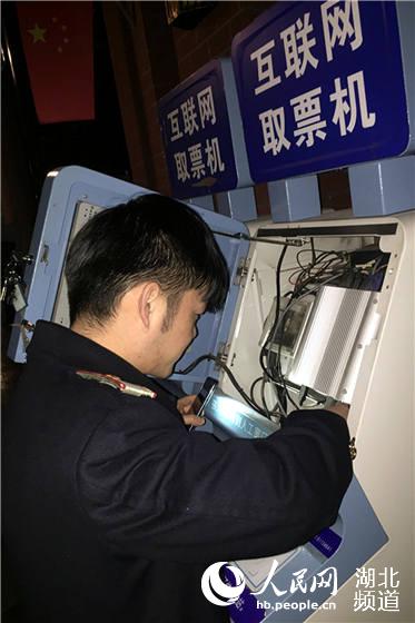 春运铁路人：售票窗口背后的“真心英雄”(图7)