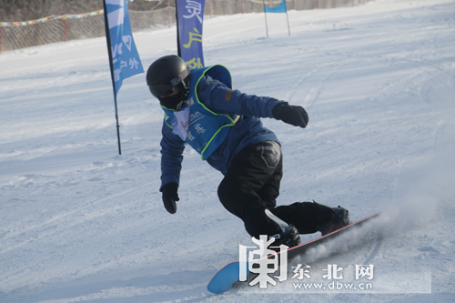 黑龙江·铁力“日月峡杯”大众高山单双板滑雪赛(图2)