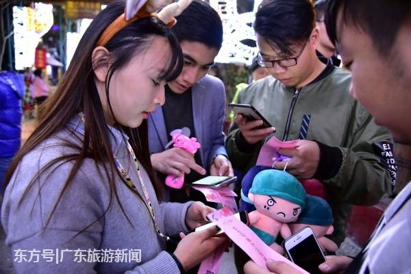 广东游客用手机百度猜灯市谜语，1小时猜中300(图2)